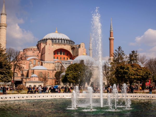 Hagia Sophia: Menikmati Kekayaan Sejarah dan Keajaiban Arsitektur